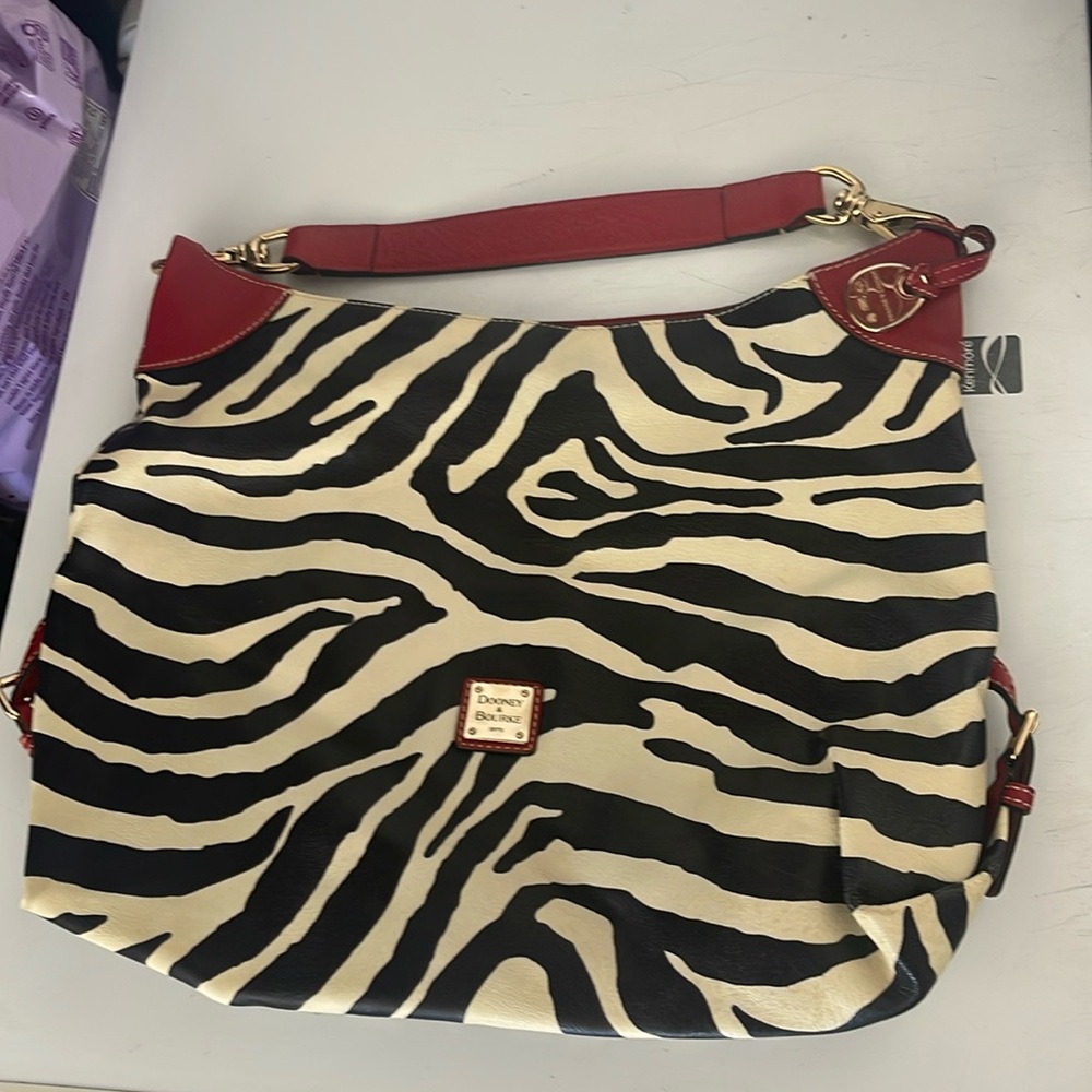 EUC Like new Dooney & Bourke purse